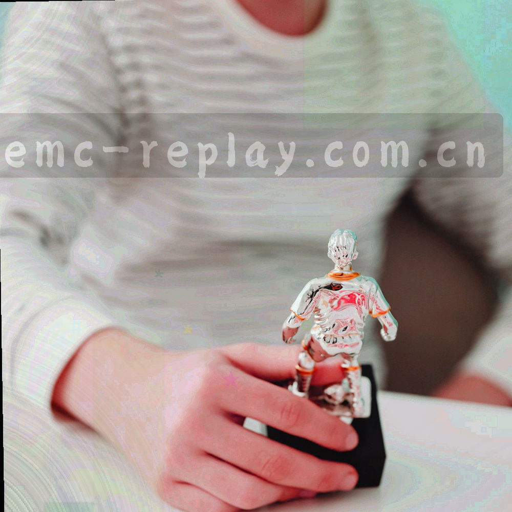方形节奏统计图，荧光青曲线标注四节走势，电光橙标出关键回合